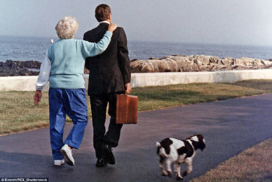 barbarabush-walkerspointkennebunkportmainwithgeorge.jpg
