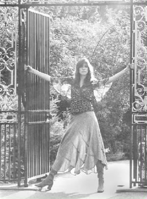 carlysimongateanticipationalbumcover.jpg