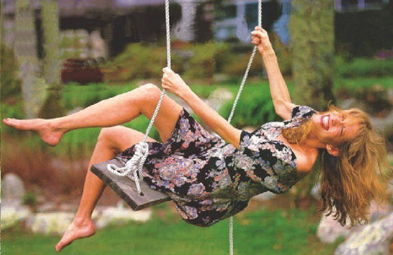 carlysimonswinging.jpg
