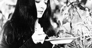 morticiaaddamsfeedingplate.jpg