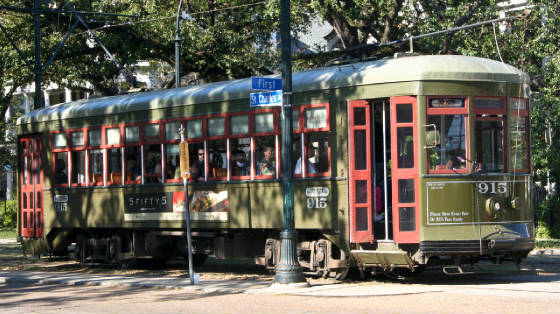 trolley-saintcharlesstreetcar1934stillrunning.jpg